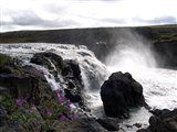 magnifiques cascades sautant d'un niveau basaltique à l'autre