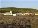 la coulée s'est arrêtée au pied de l'église.